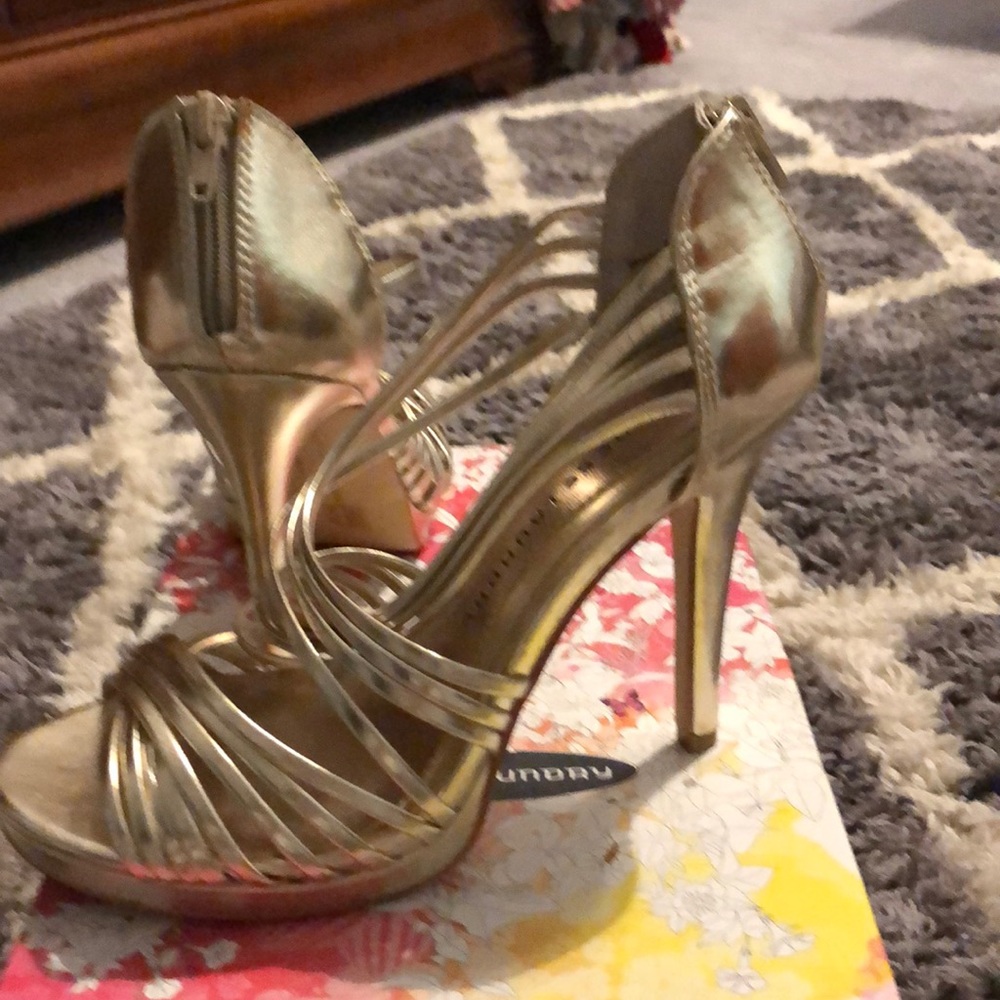 Heels - Picture 2 of 4
